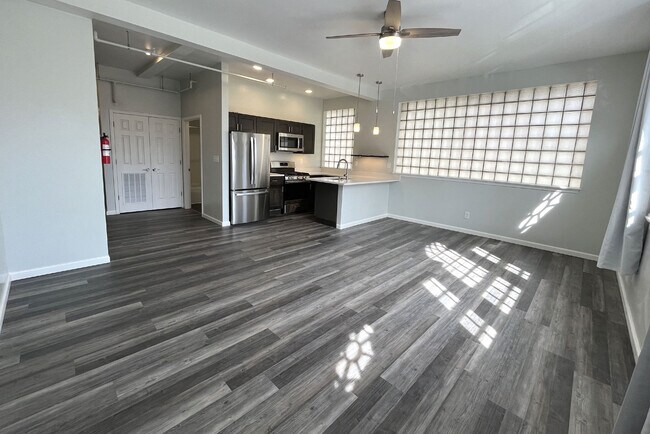 Building Photo - 45 E King St Apartments