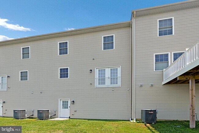 Building Photo - 947 Rye Dr