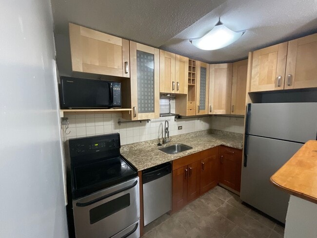 Building Photo - Spacious RiverPark 1 bedroom located near ...