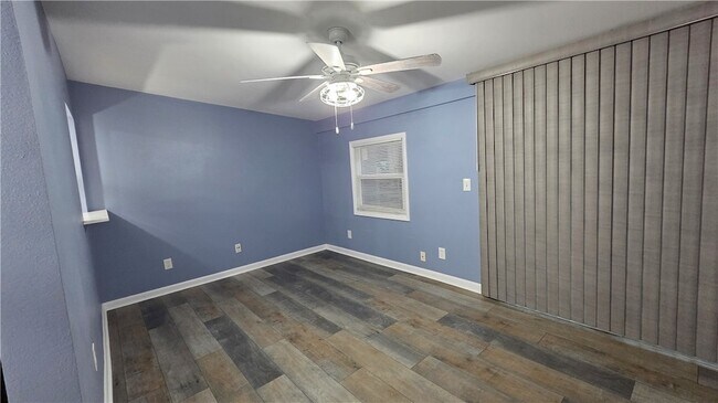 Building Photo - 426 Tulip Dr