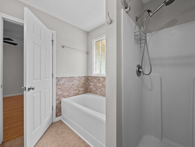 Building Photo - 305 Appaloosa Ct