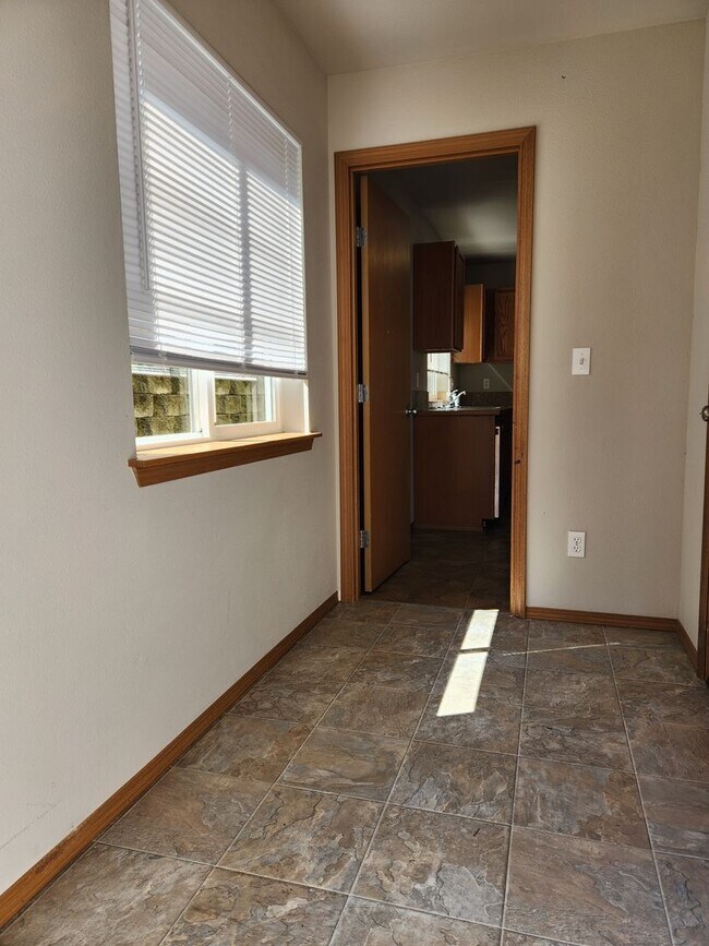 Building Photo - Cozy 3 Bedroom House!!! Ready For New Tena...
