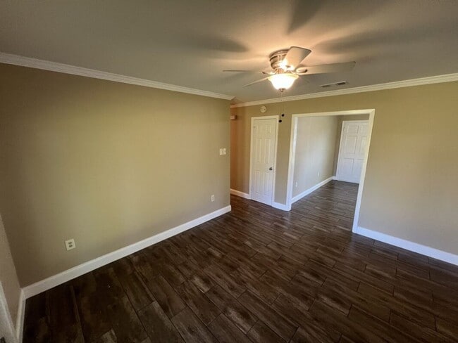 Building Photo - Beautiful 3-Bedroom, 1.5-Bath Home in Bake...