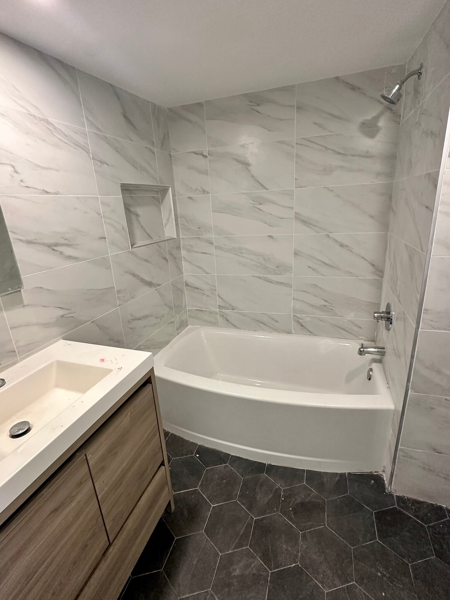 Main Bathroom / shower - 328 High St