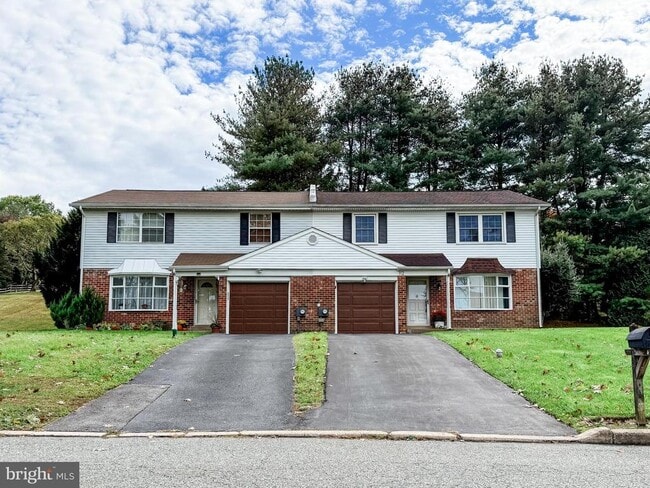 Building Photo - 112 Llandovery Dr