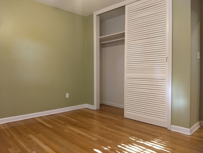 Building Photo - Beautiful 3bd/1.5ba with workshop and larg...