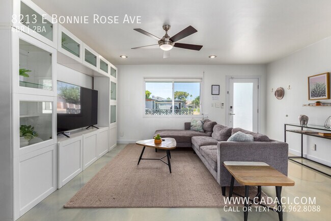 Building Photo - 8213 E Bonnie Rose Ave