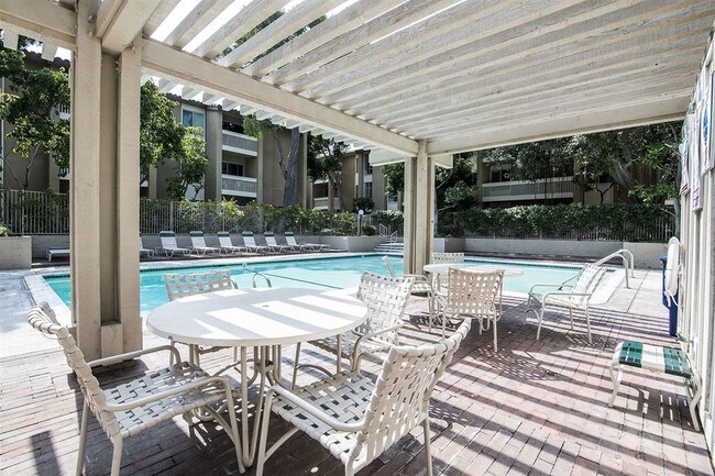 Pool Veranda - 1775 Diamond St