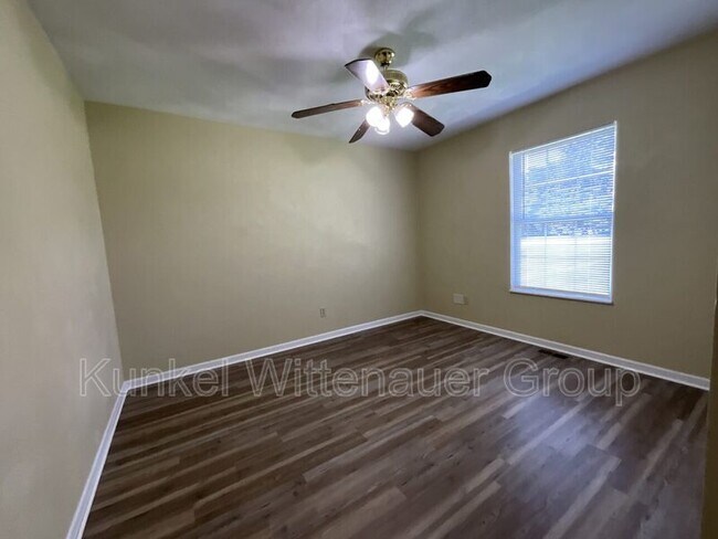 Building Photo - 504 Draco Dr