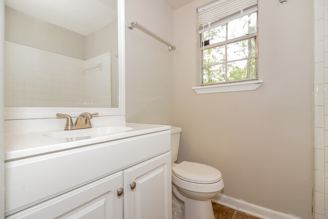Building Photo - 3 Bedroom Little Rock Home