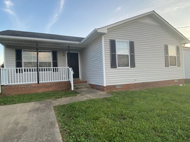 Building Photo - Charming 3 Bedroom Ranch Style Home