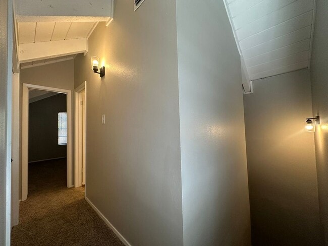 Building Photo - Coming Soon- 3 Bedroom 2 Bath in Whitehouse!