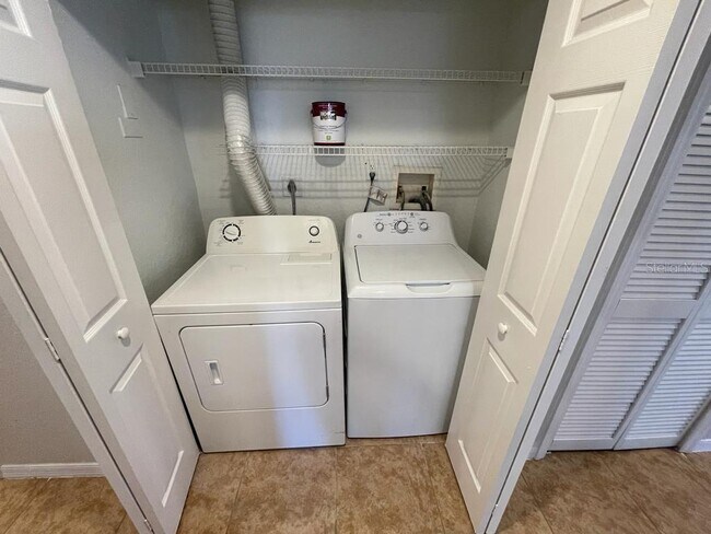 Building Photo - 6033 Westgate Dr