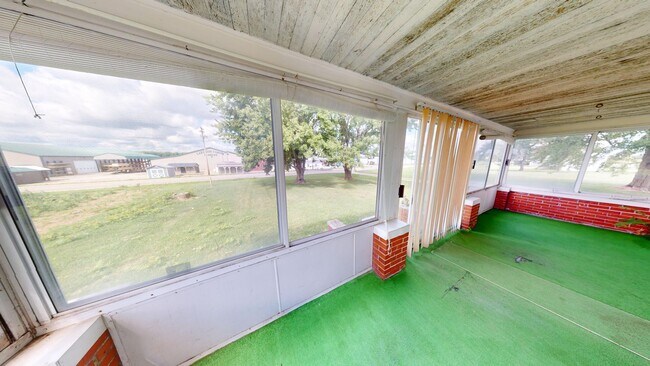 Building Photo - Crestview Schools- Country living, large yard