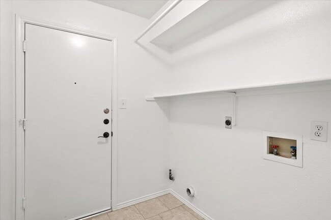 Building Photo - 15423 Quinley Dr