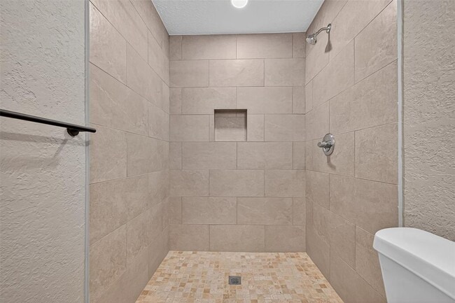 Building Photo - 17518 Autumn Hills Dr