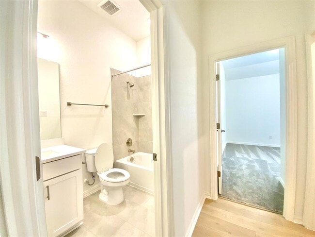 Building Photo - 247 Du Bois Ln