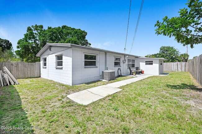Building Photo - 1028 Coronado Dr