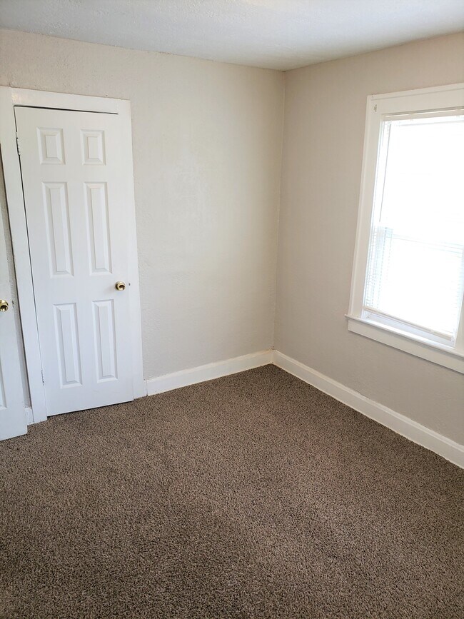 Building Photo - 5524 Woodland Ave