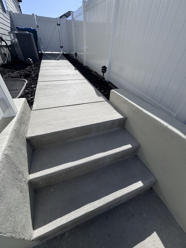 Building Photo - 4214 1470 N