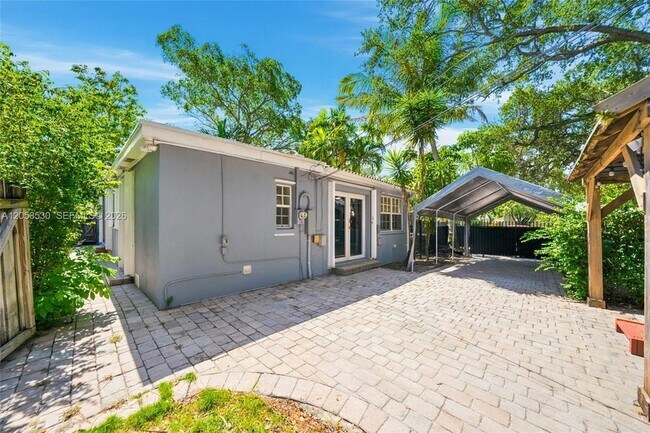 Building Photo - 2301 Tequesta Ln