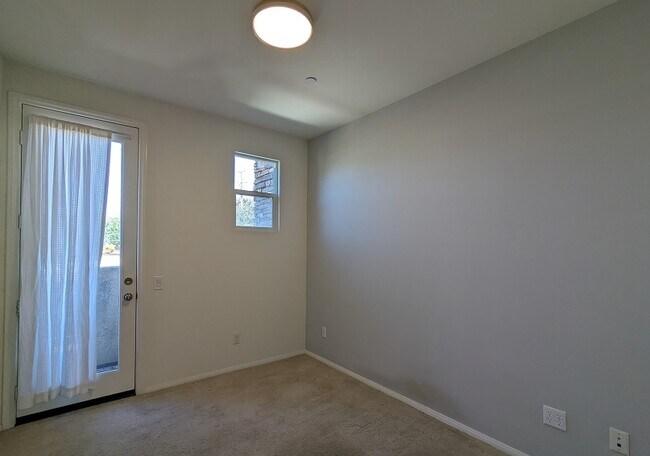 Building Photo - 952 Tarragon Ln