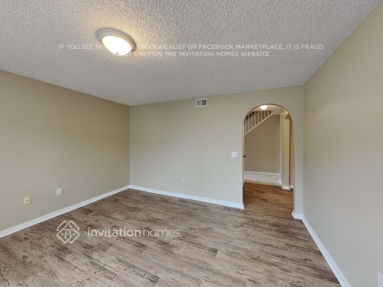 Building Photo - 843 Vanderbilt Dr