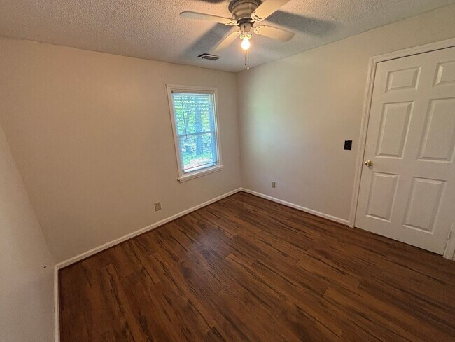 Building Photo - 26/28 Gardner Dr.