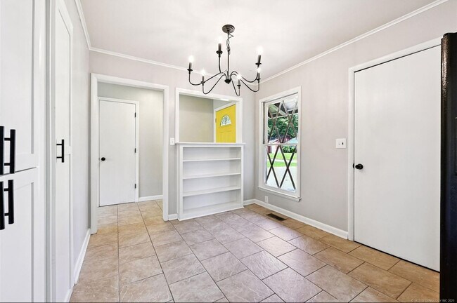 Building Photo - 4643 E 59th St