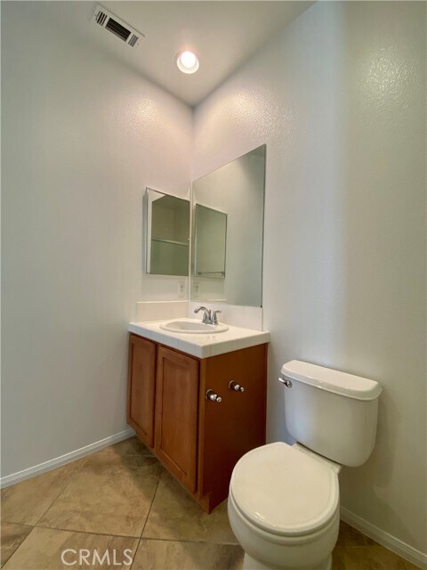 Building Photo - 2750 E Oak Hill Dr