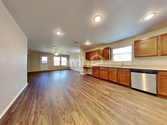 Building Photo - 805 Windflower Dr