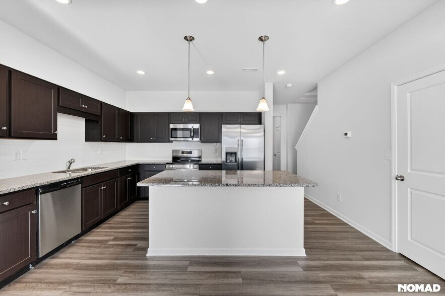 Building Photo - 6028 Jasmine Br Rd