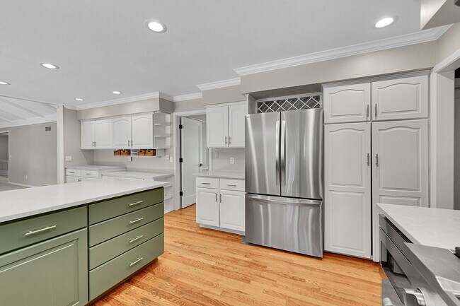 Building Photo - $6,850.00 - 5 Bedrooms, 3.5 Bathrooms, Sin...