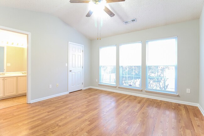 Building Photo - Spacious 3 Bedroom Home in Simpsonville, SC