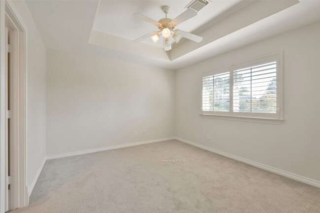 Building Photo - 8114 Hideaway Lake Cir
