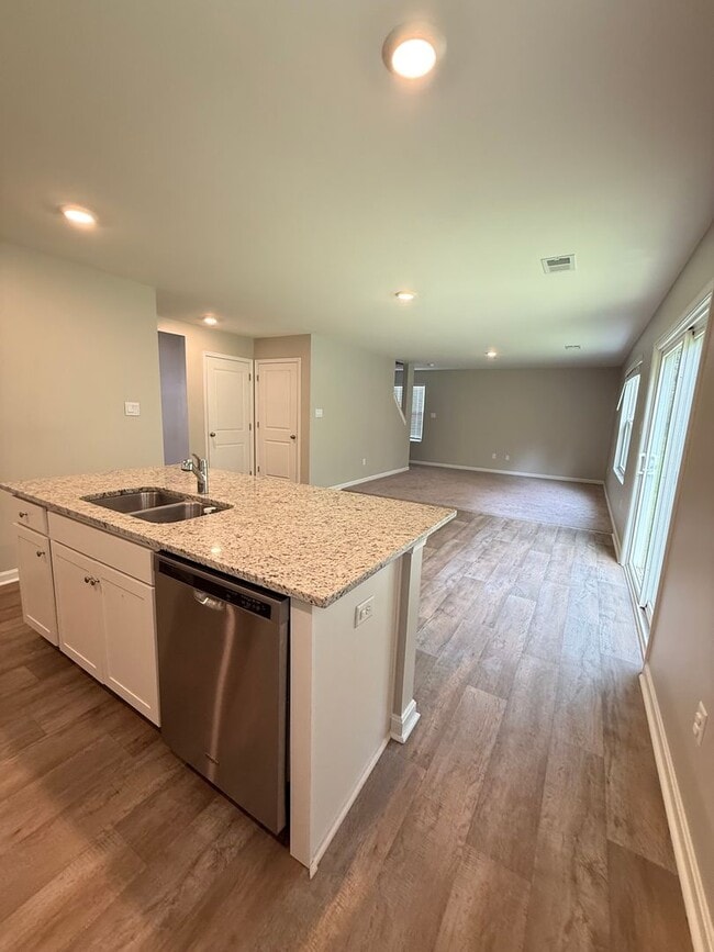 Building Photo - Rivergate