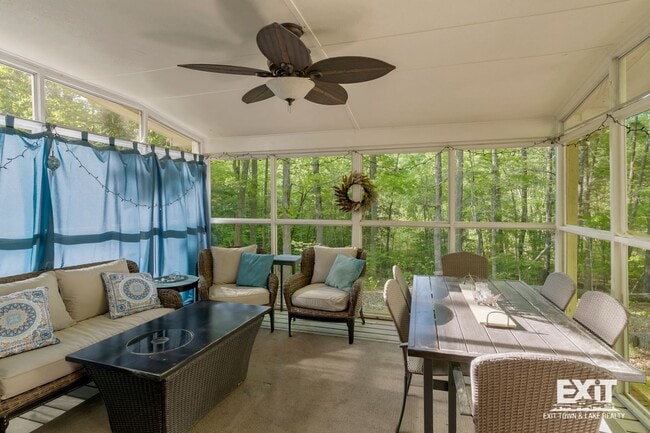 Building Photo - 4 Bedroom, 2 Bath Home Available on Kerr Lake with Private Dock