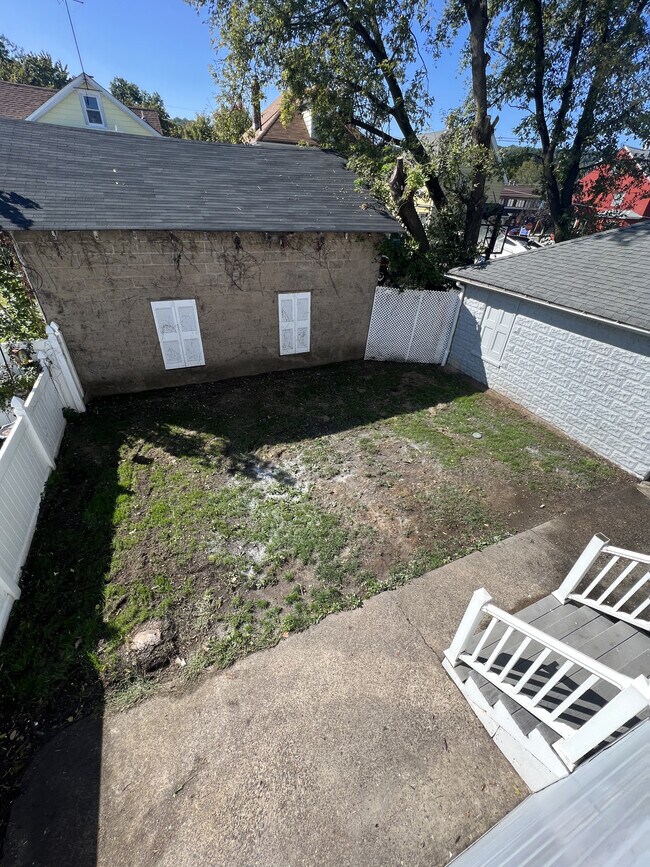Building Photo - 138 4th Ave