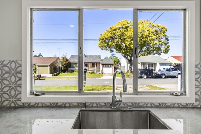 Building Photo - 770 Ventura St