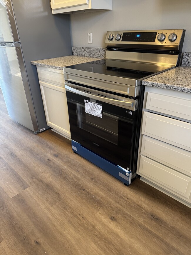 Building Photo - 955 B