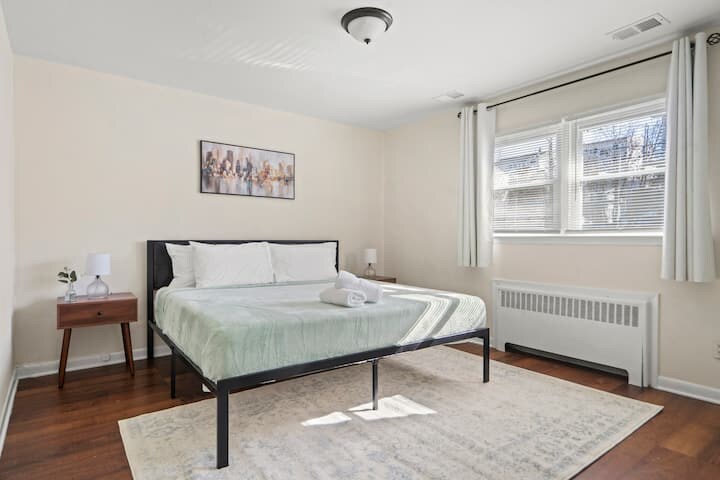 Building Photo - 9103 Columbia Ave