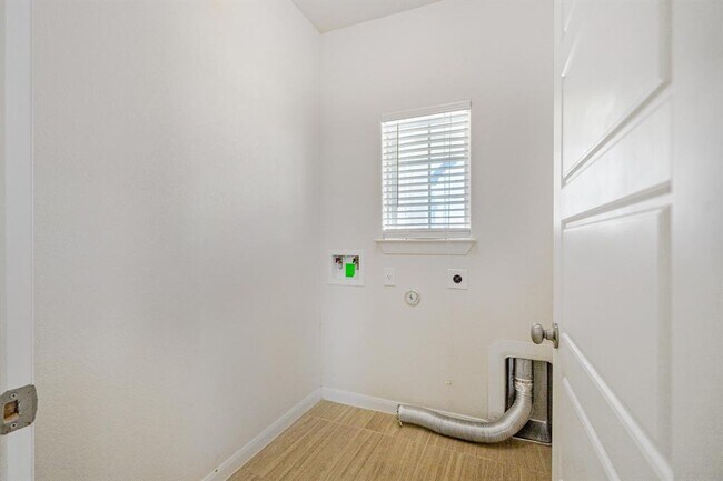 Building Photo - 5854 Urbano Bnd