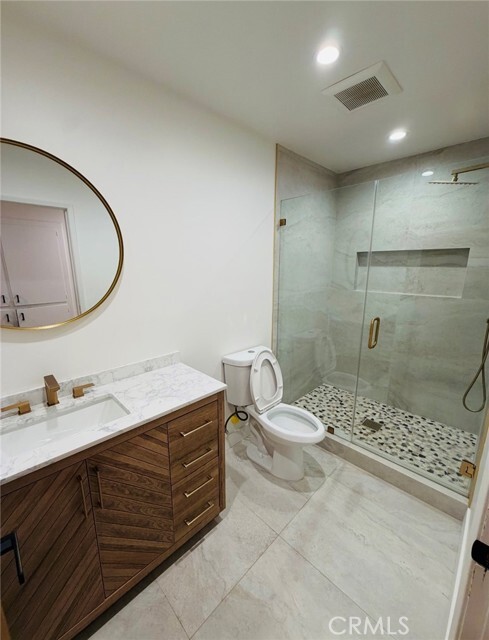 Building Photo - 10024 Norwich Ave