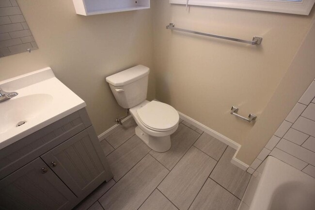 Building Photo - 10717 Maple St