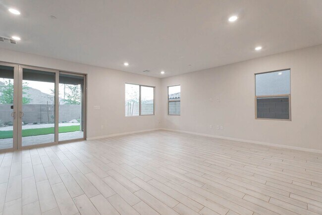 Building Photo - 11620 Desert Hollow Avenue