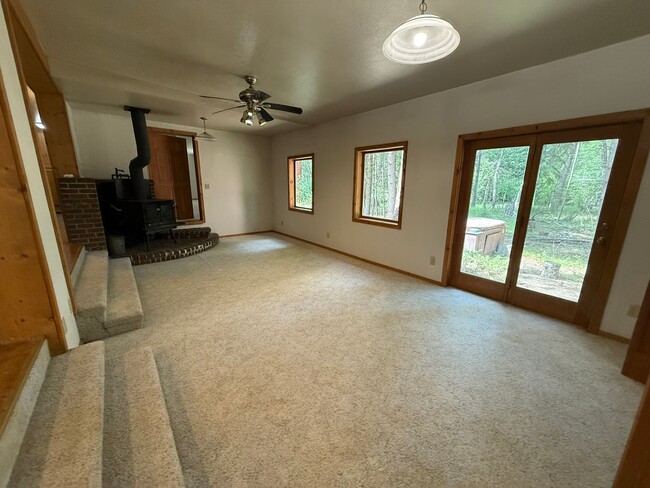 Building Photo - 3 bed 2 bath in Victor