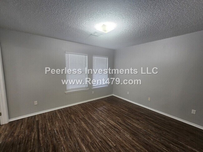 Building Photo - 511 4th Ave SW