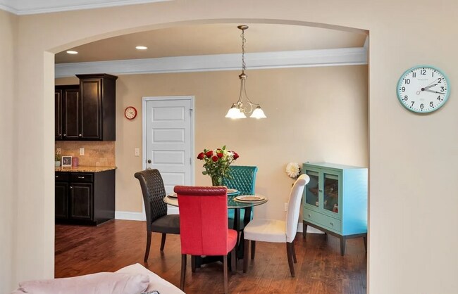 Building Photo - 7102 Sutter Ct