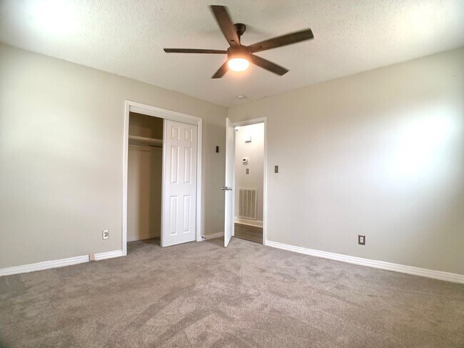 Building Photo - 2707 Dove Ct