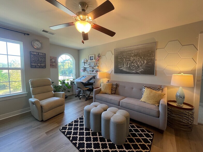 Perfect for entertainment space - 3007 Sun Valley Dr